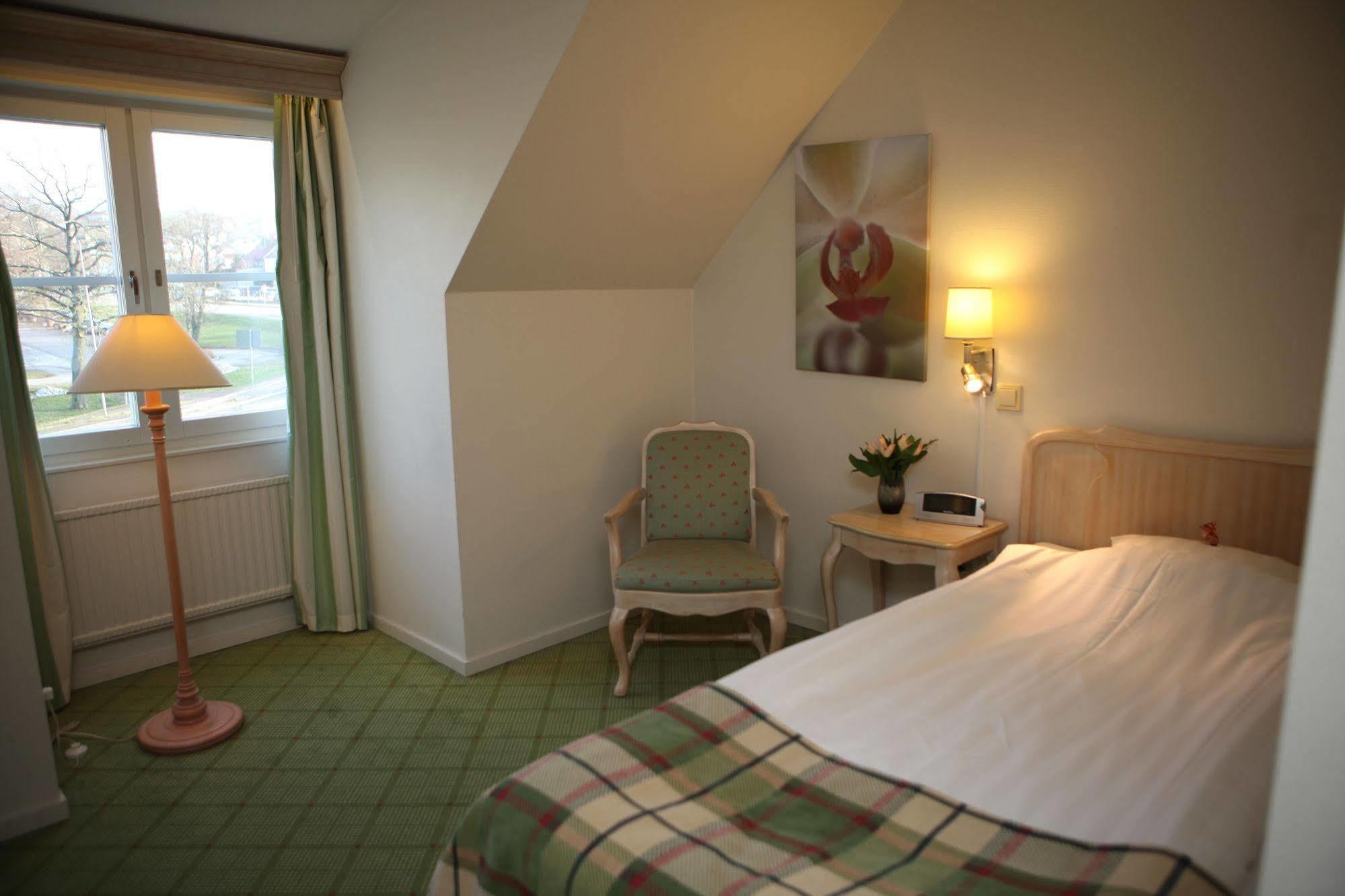 Hotel Moelndals Bro Экстерьер фото