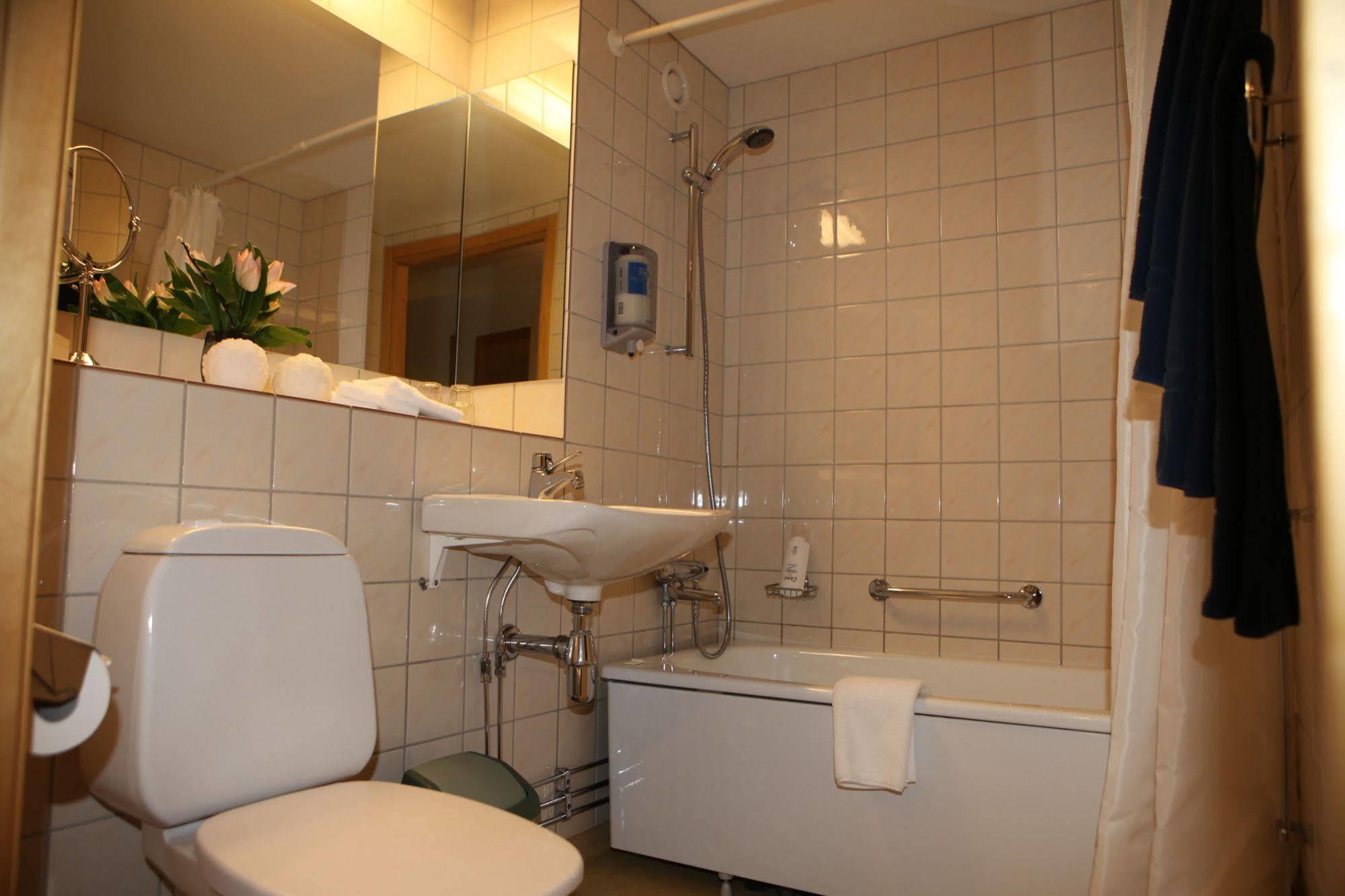 Hotel Moelndals Bro Экстерьер фото