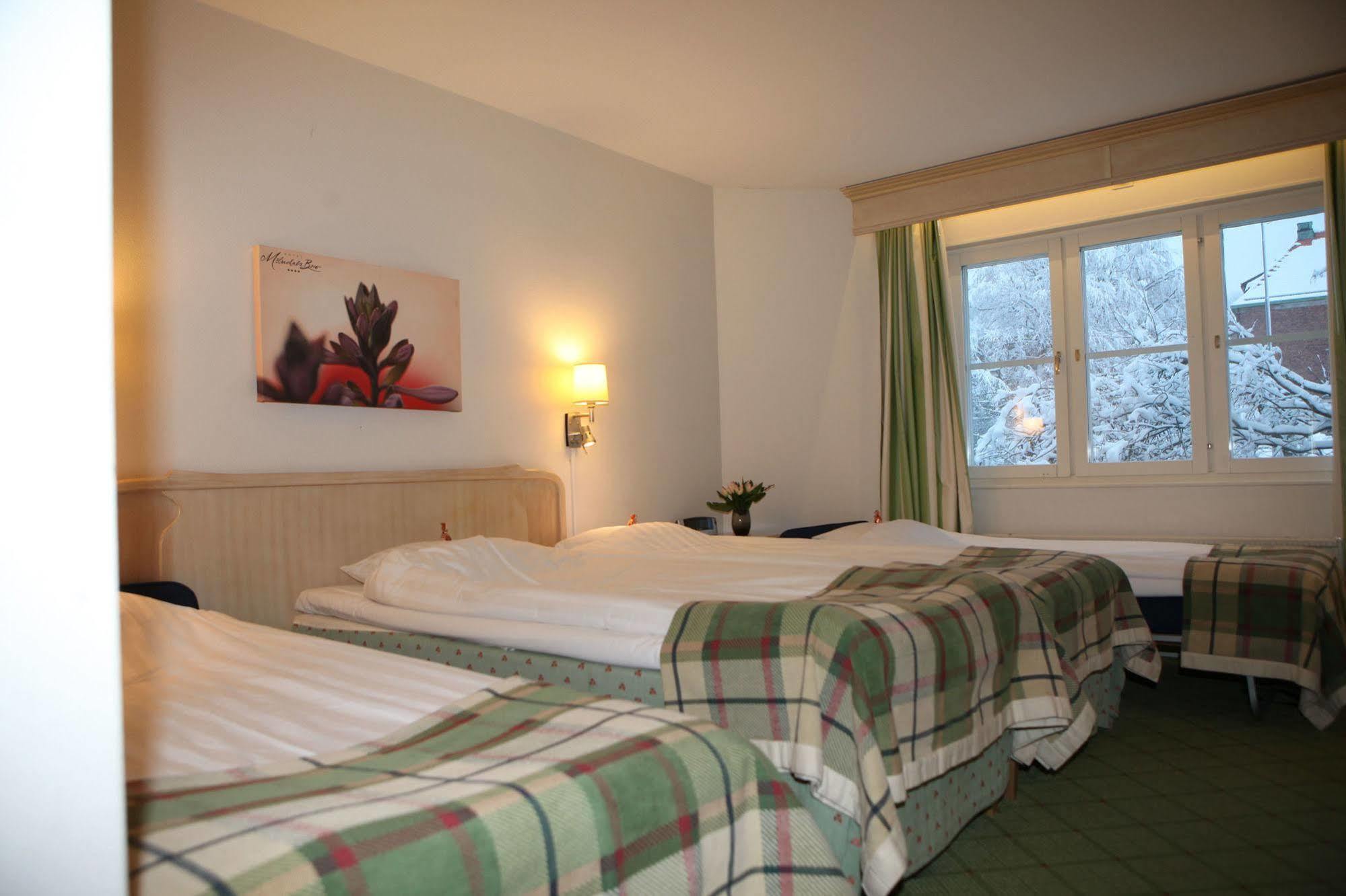 Hotel Moelndals Bro Экстерьер фото