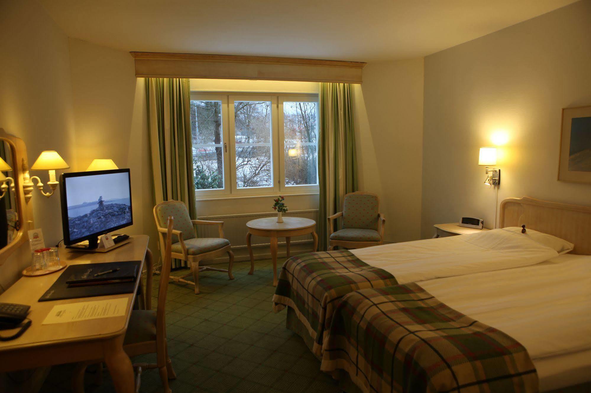 Hotel Moelndals Bro Экстерьер фото